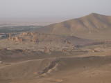 Palmyra: Blick von der Zitadelle "Qalaat Ibn Maan" auf das Tal der Gräber