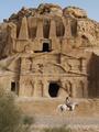Obeliskengrab und Barocktriklinium in Petra, Jordanien