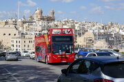 Offener Doppeldecker-Bus bei L-Isla (Senglea), Malta