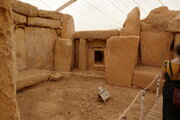 Nische mit Punktornamentik im Südtempel von Mnajdra, Malta