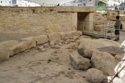 Rekonstruierter Eingang zu den Tempeln von Ħal Tarxien, Malta