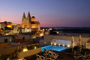 Blick vom Hotel zur Pfarrkirche von Mellieħa, Malta