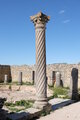 Steinsäule in Volubilis, Marokko