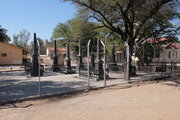 Herero-Gräber auf dem Friedhof der Friedenskirche in Okahandja, Namibia
