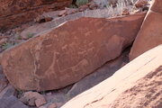 Felsgravuren mit dem Löwen mit geknicktem Schwanz in Twyfelfontein, Namibia