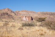 Kalkablagerungen eines Wasserfalls im Tsondab-Tal in den Naukluft-Bergen, Namibia