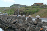 Djúpivogur, Island: "Eggin í Gleðivík" ("Die Eier in Gleðivík") von Sigurður Guðmundsson. Nachbildungen der Eier von 34 in der Gegend nistenden Vögeln.