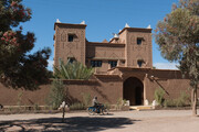Haus mit Ornamenten in der Oase Skoura, Marokko